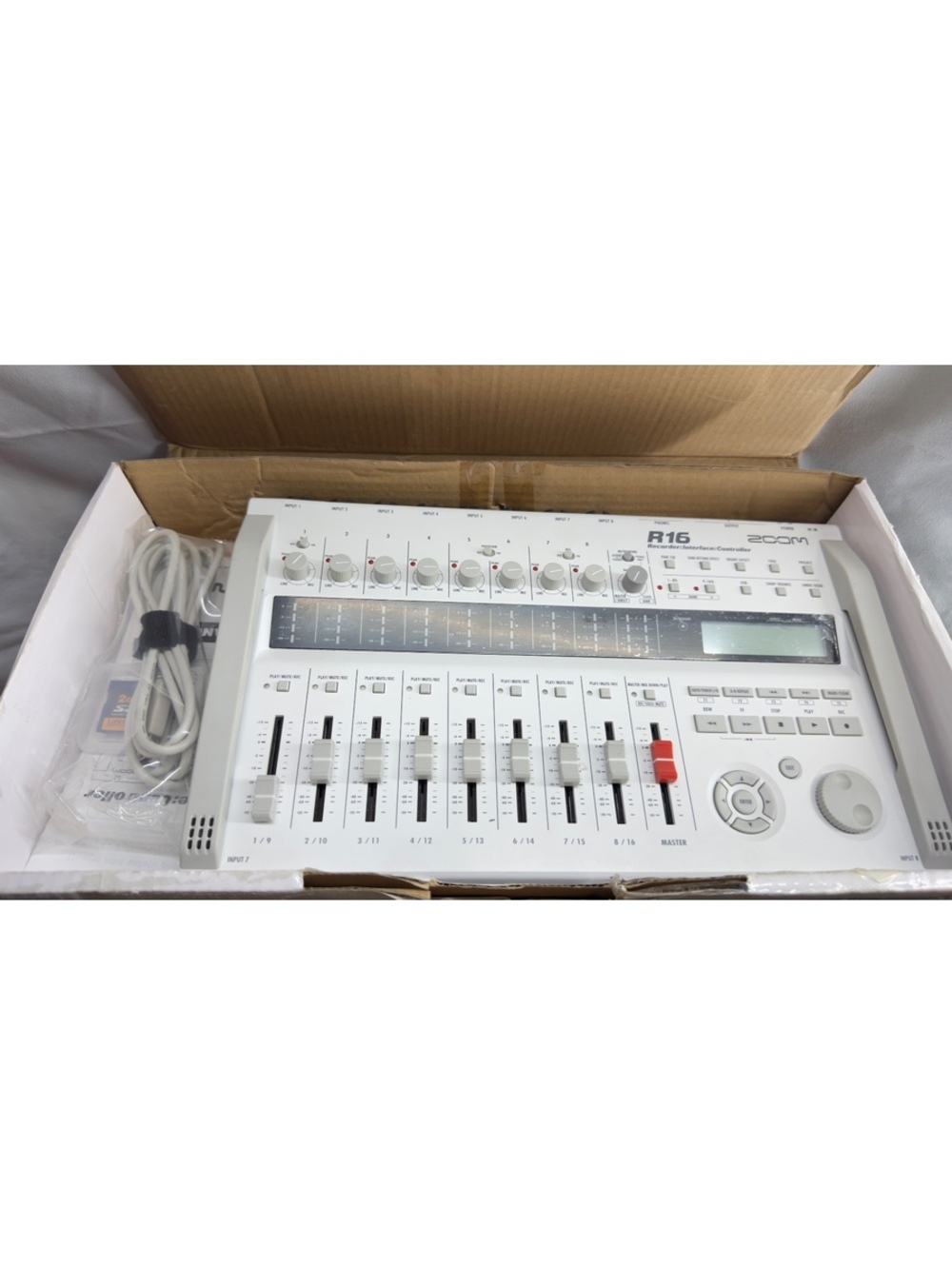 Zoom R16 Portable Multitrack Recorder Controller and Interface - Picture 7 of 10